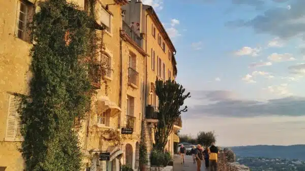 village côte d'azur sud