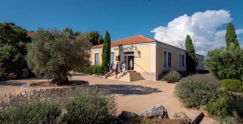 maison de la nature fort de la revere