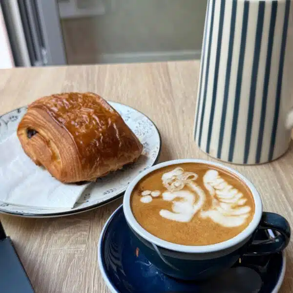 eburnie coffee shop nice