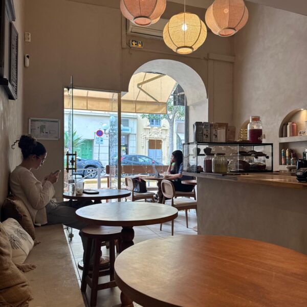 maluna coffee shop nice