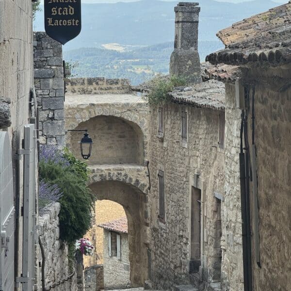 village lacoste provence luberon