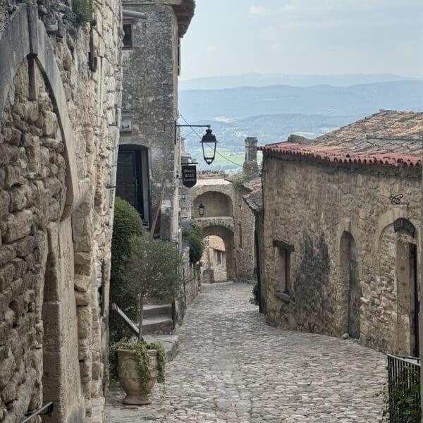 village lacoste provence luberon