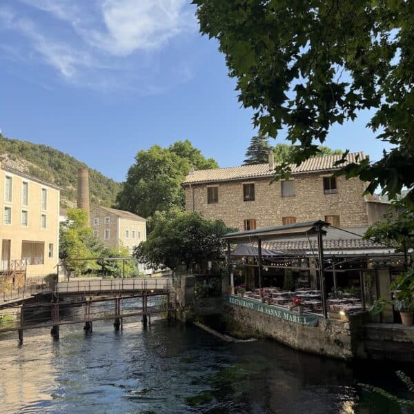 fontaine de vaucluse provence luberon