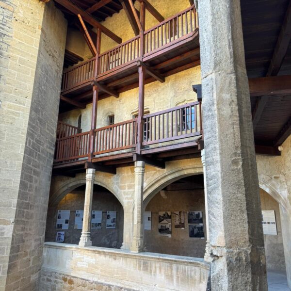 chateau lourmarin provence luberon vaucluse