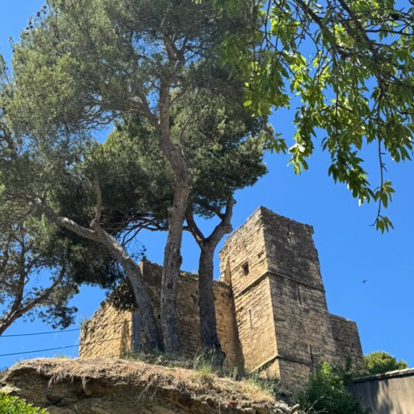 village cucuron provence luberon